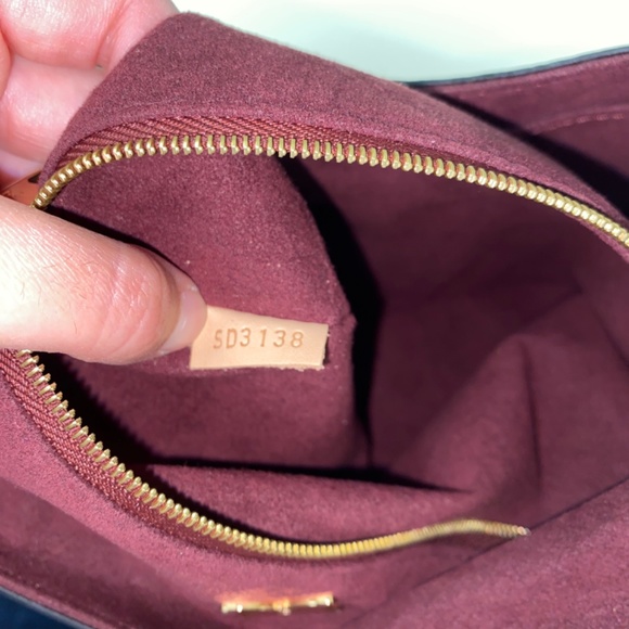 Louis Vuitton Flower Hobo - Picture 4 of 7